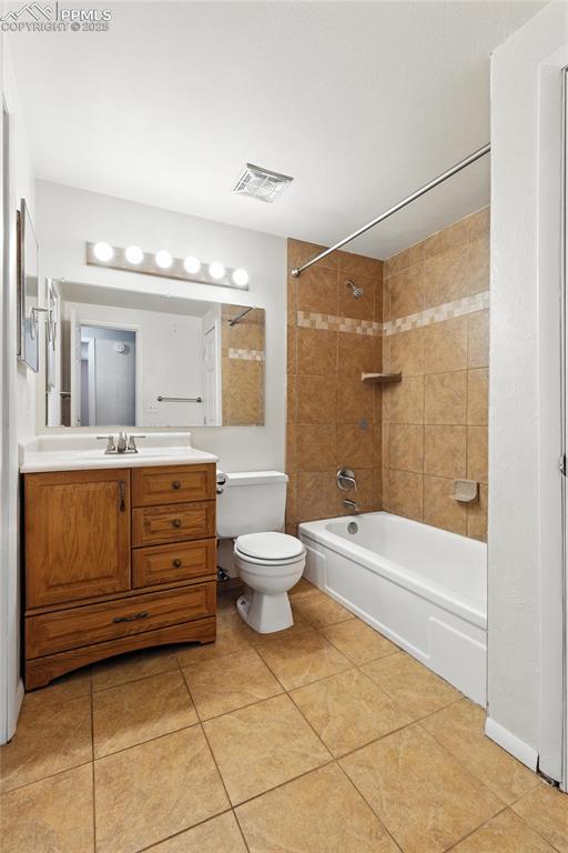 Image 31 of 42: Bathroom