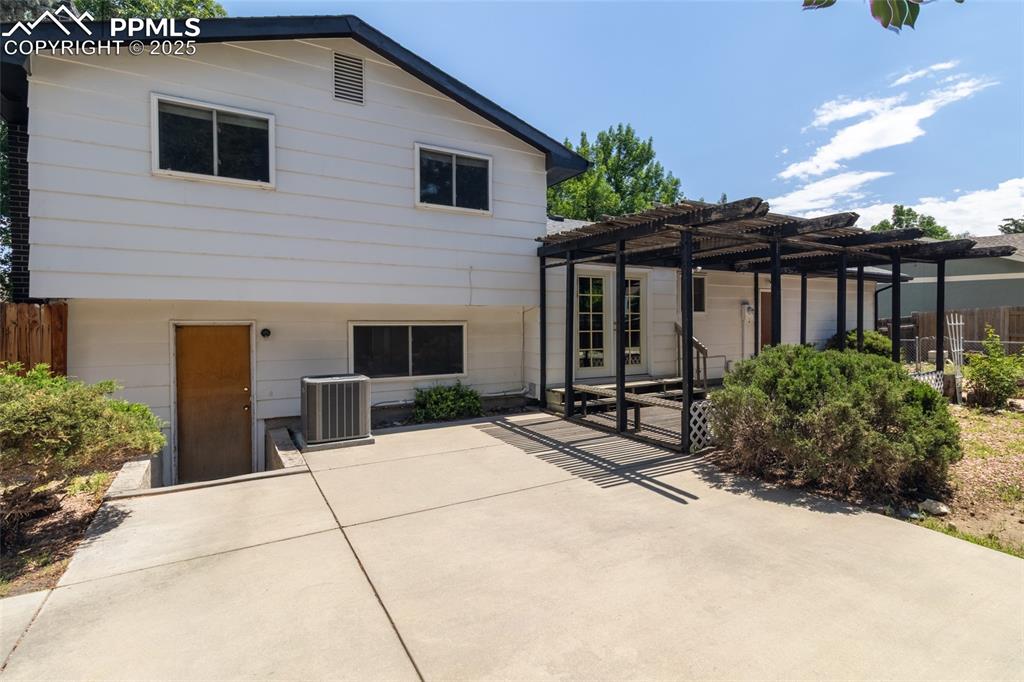 Image 43 of 49: Back of Structure