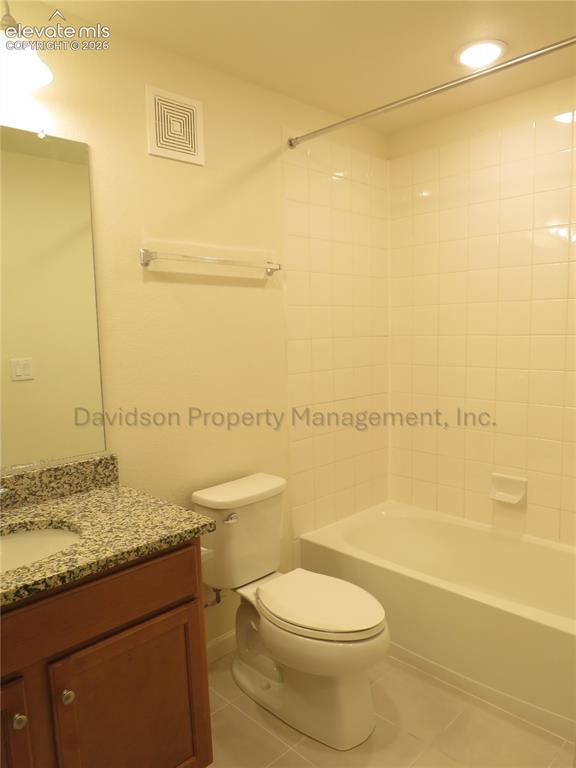 Image 10 of 15: Bathroom