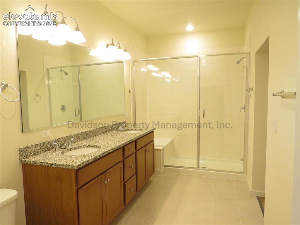 Image 7 of 15: Bathroom