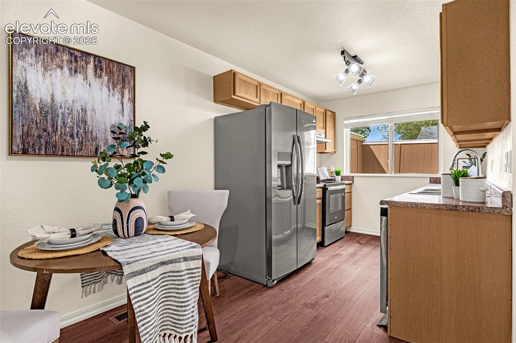 Image 5 of 28: Kitchen