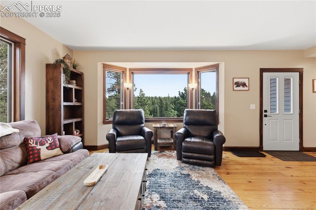 Image 12 of 32: Living Room