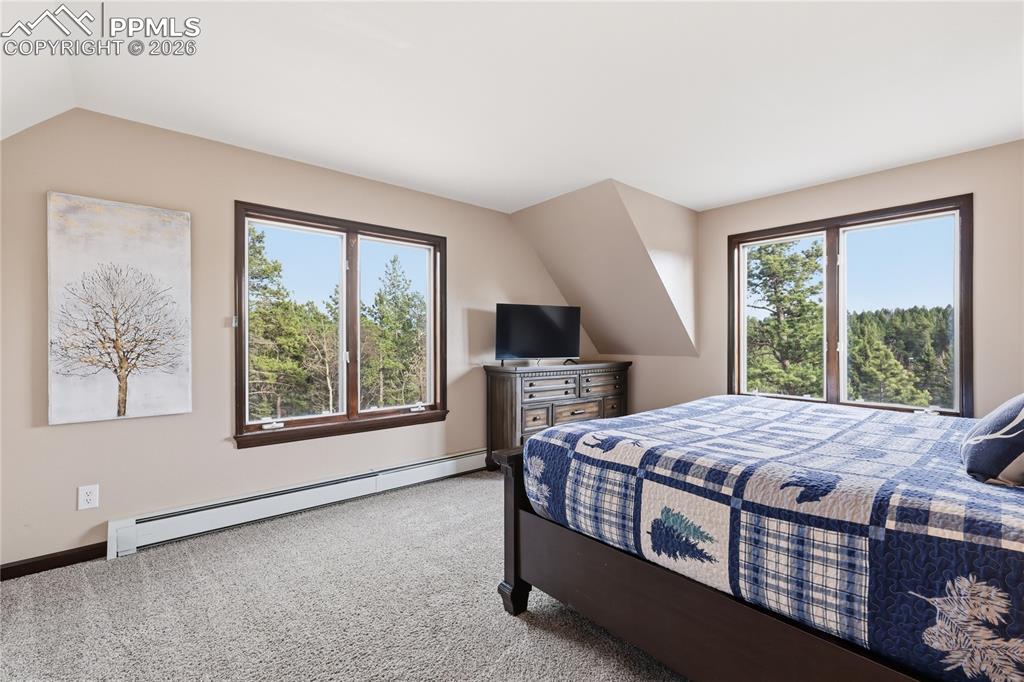 Image 16 of 32: Bedroom