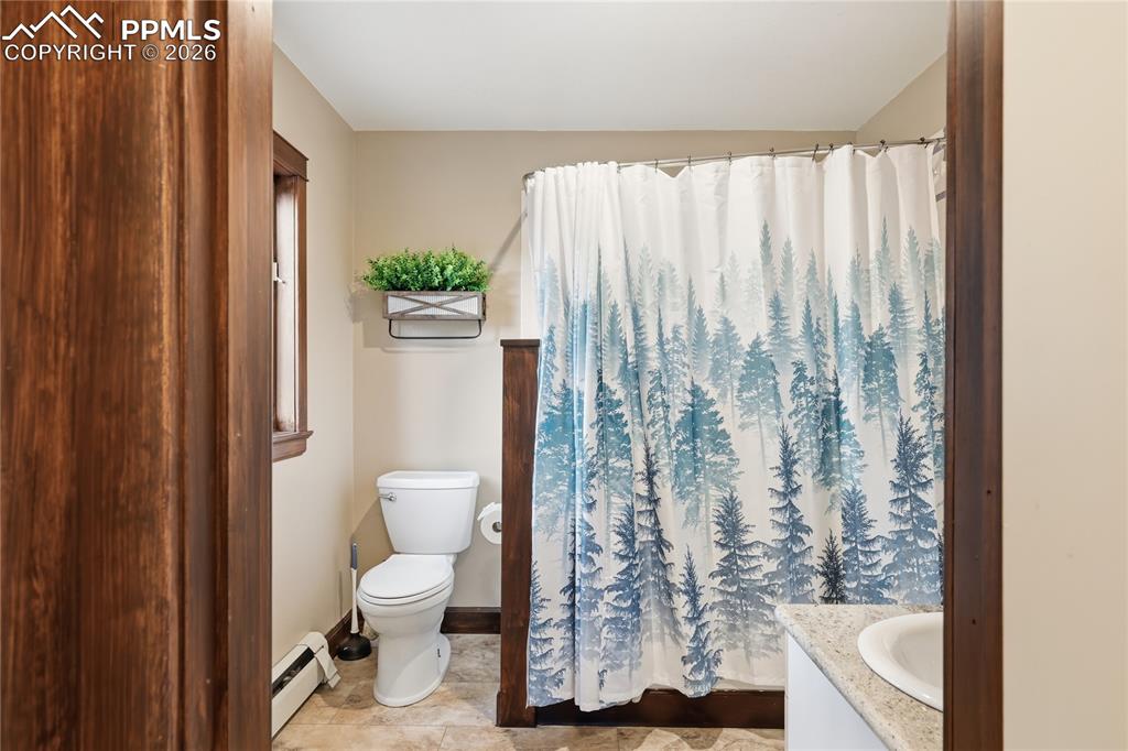 Image 17 of 32: Bathroom