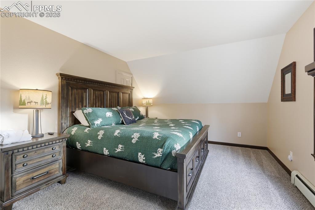 Image 20 of 32: Bedroom