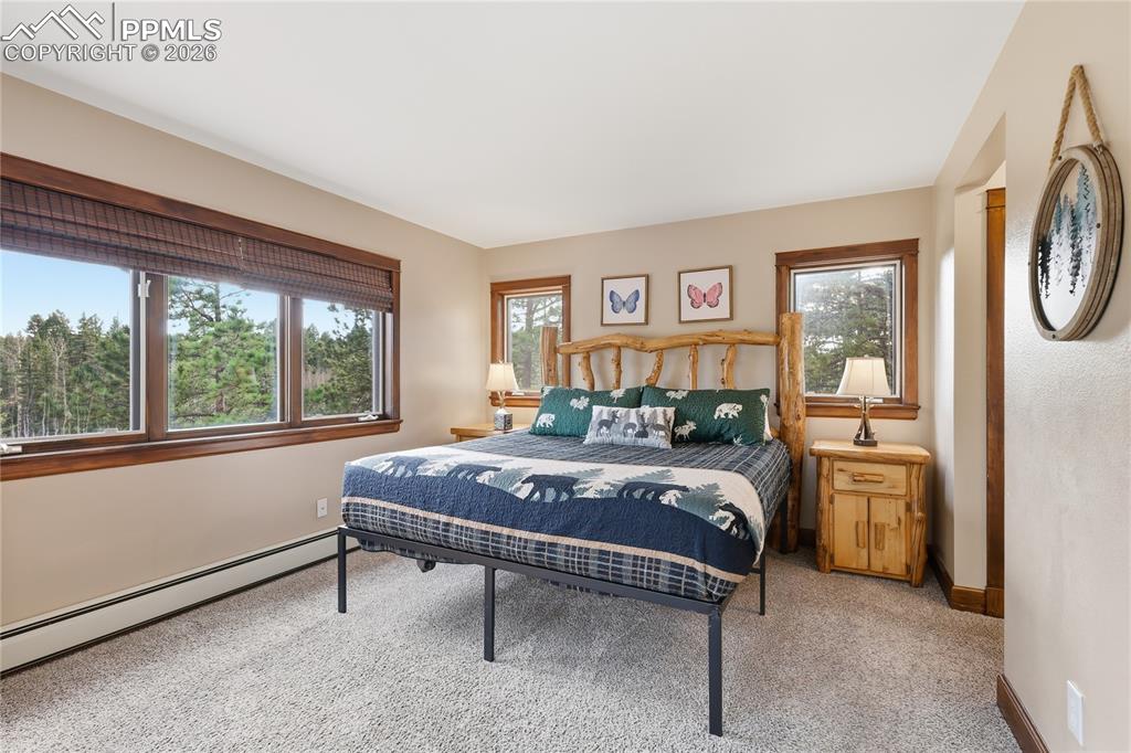 Image 25 of 32: Bedroom