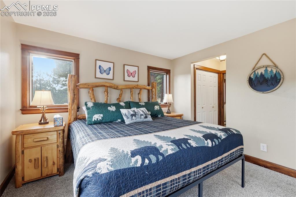 Image 26 of 32: Bedroom