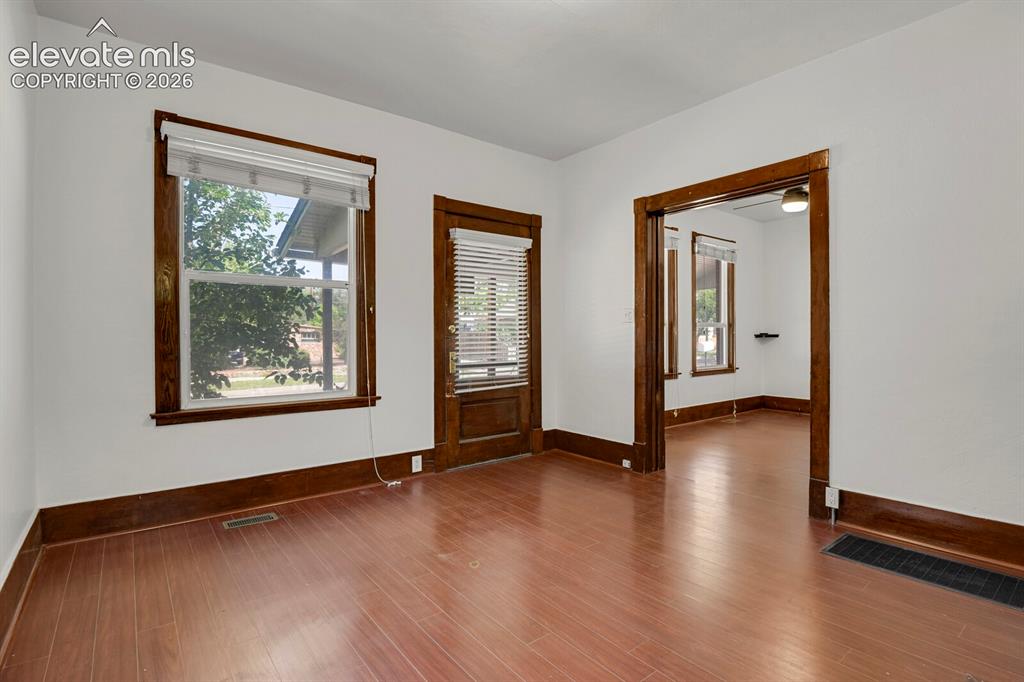 Image 5 of 33: Living Room