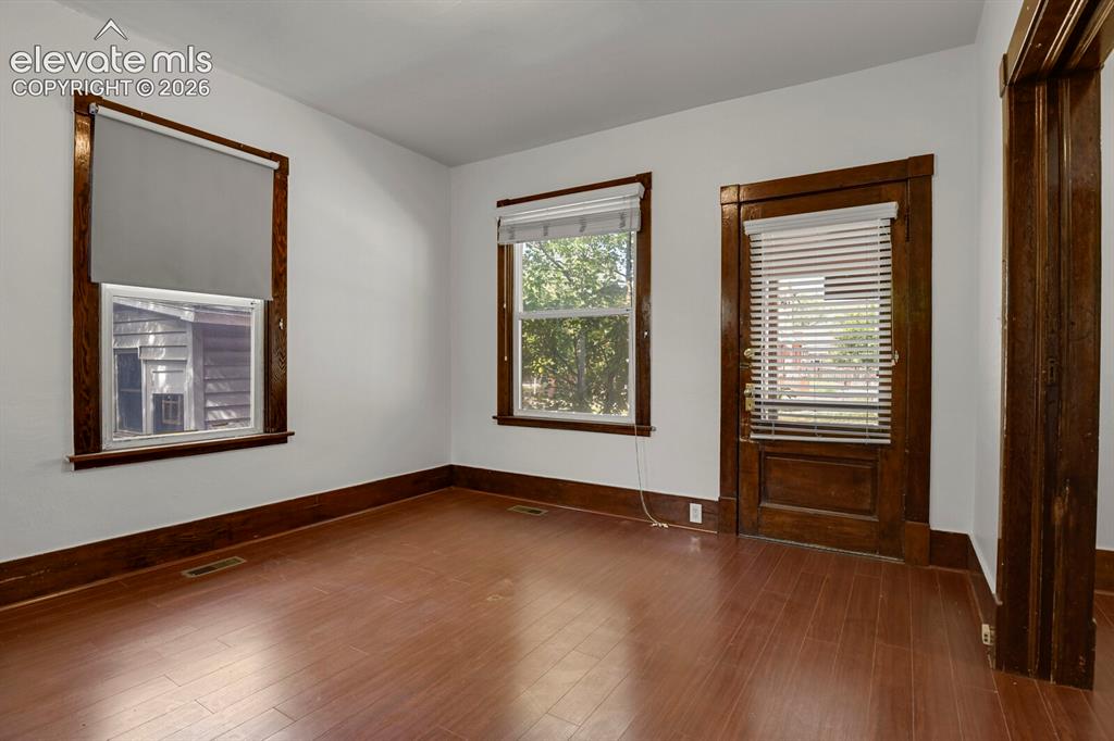 Image 6 of 33: Living Room