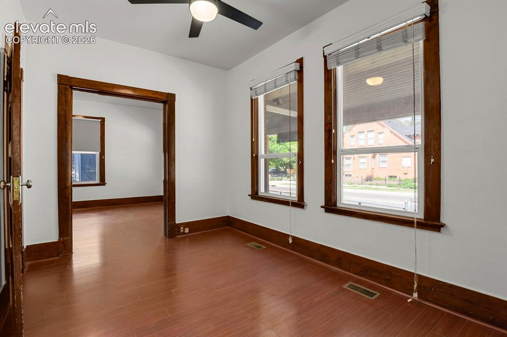 Image 9 of 33: Bedroom