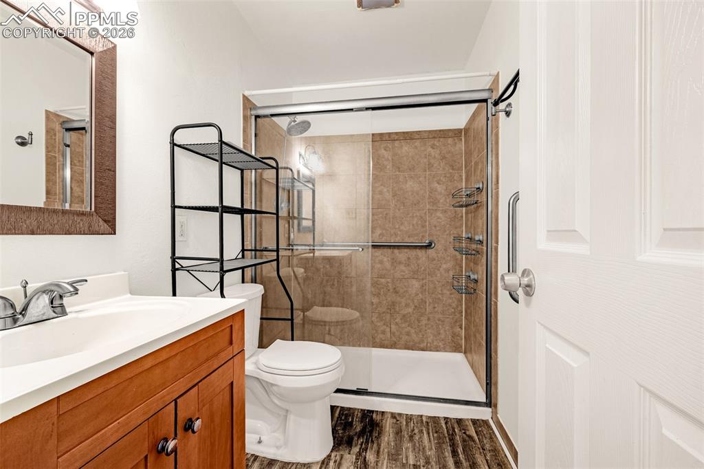 Image 13 of 23: Bathroom