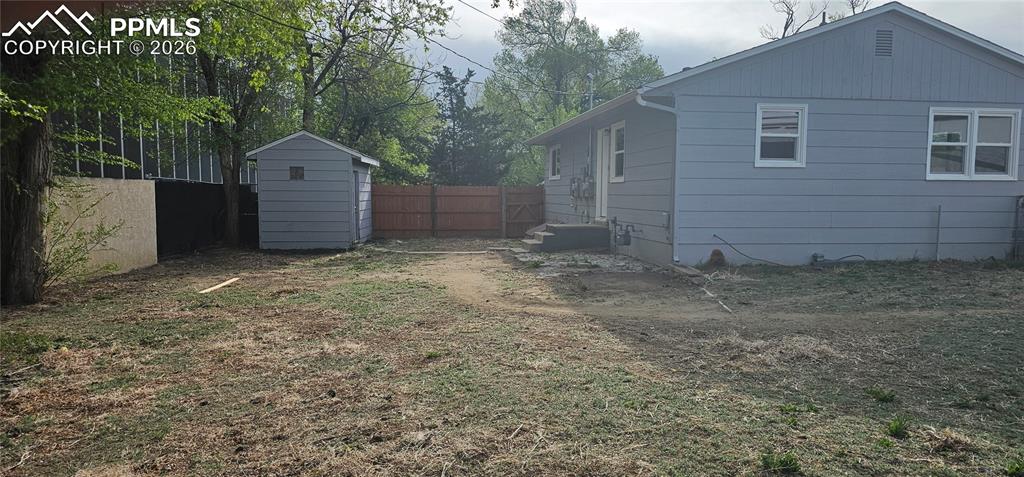 Image 15 of 23: Yard