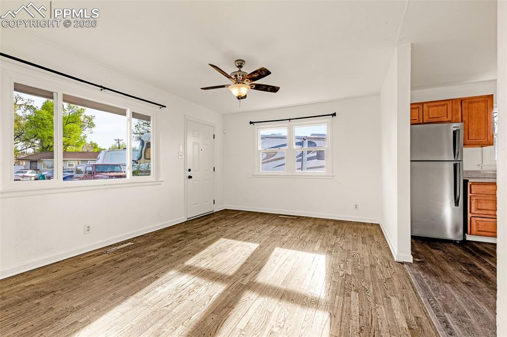 Image 23 of 23: Living Room