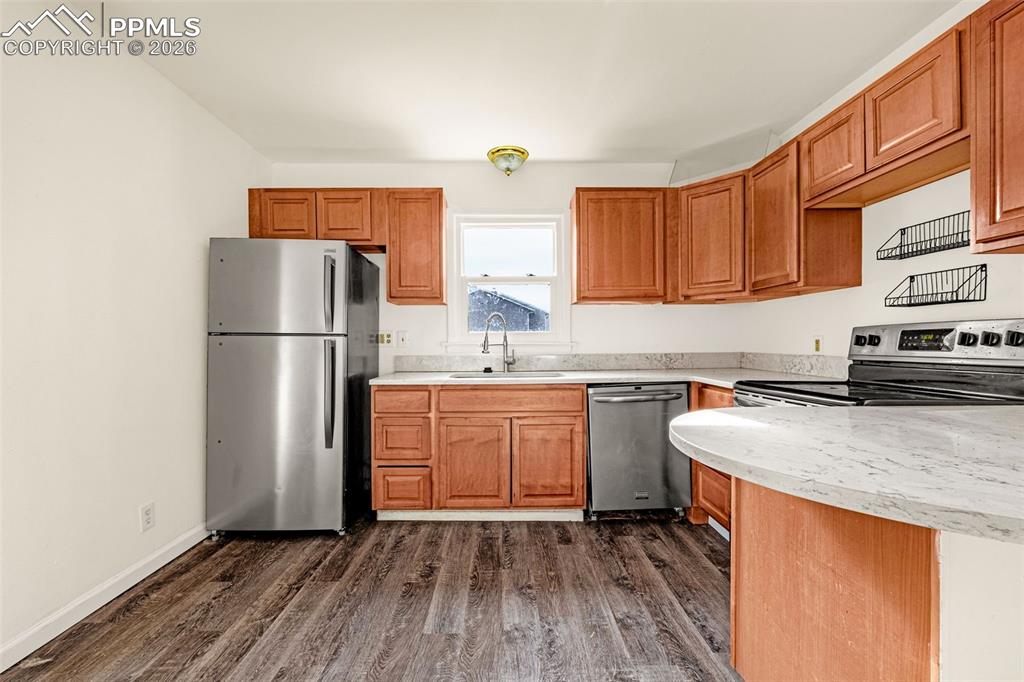 Image 5 of 23: Kitchen