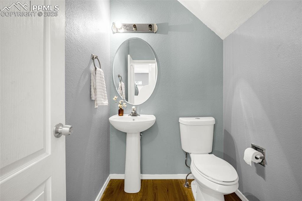 Image 13 of 28: Bathroom