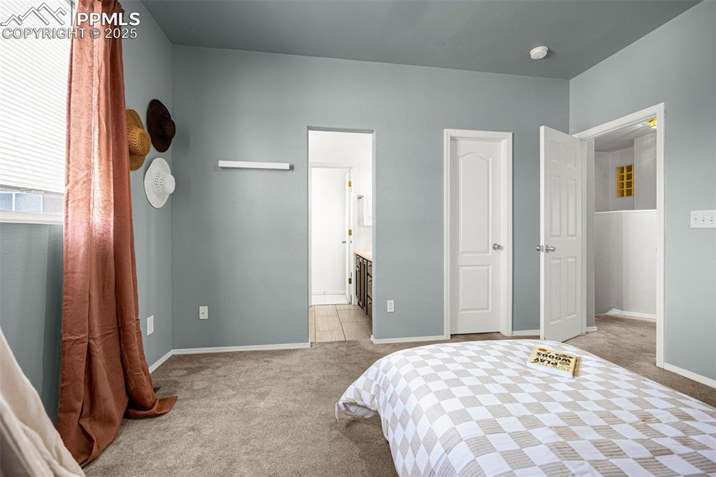 Image 16 of 28: Bedroom