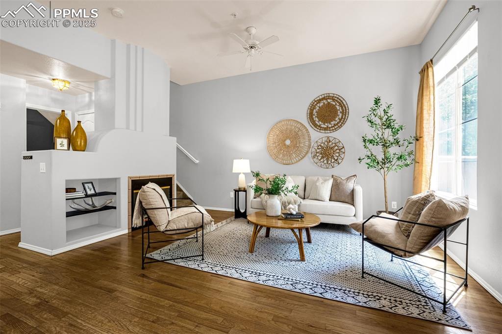 Image 6 of 28: Living Room