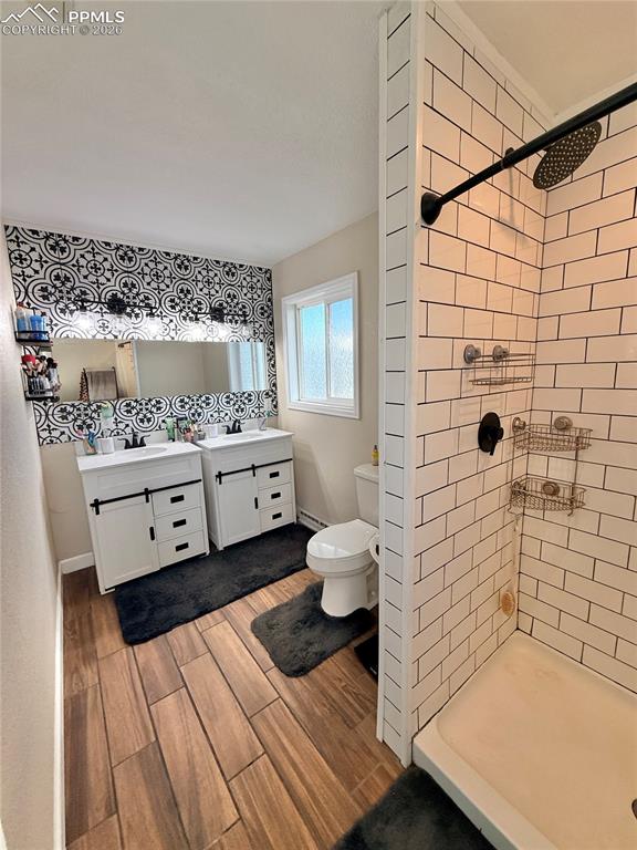 Image 14 of 35: Bathroom