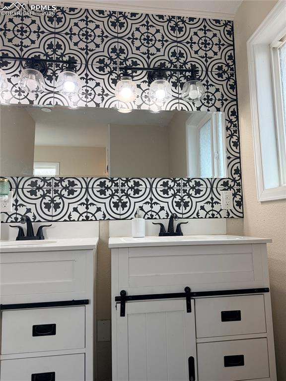 Image 17 of 35: Bathroom