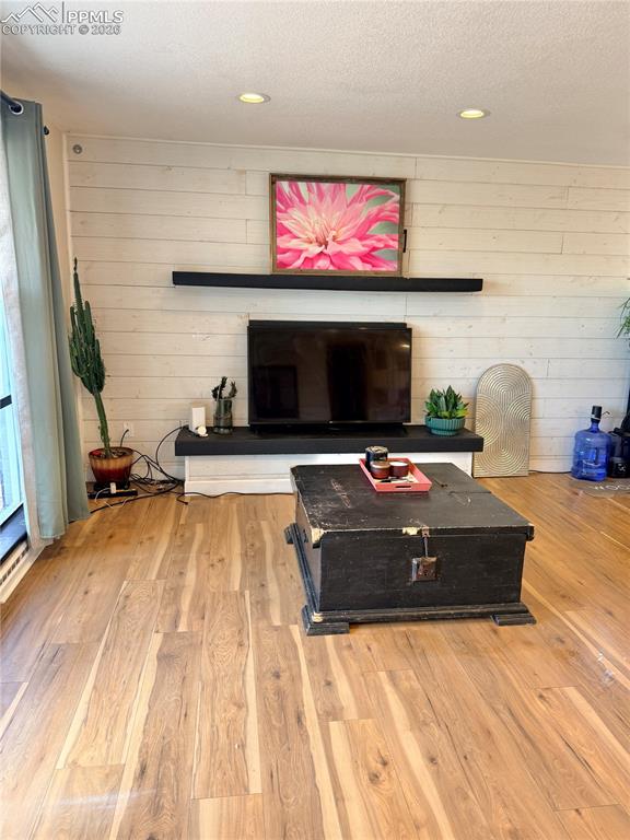 Image 3 of 35: Living Room