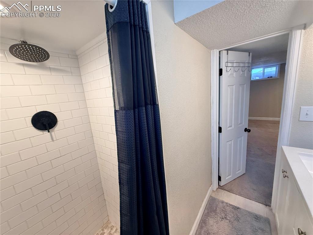 Image 30 of 35: Bathroom