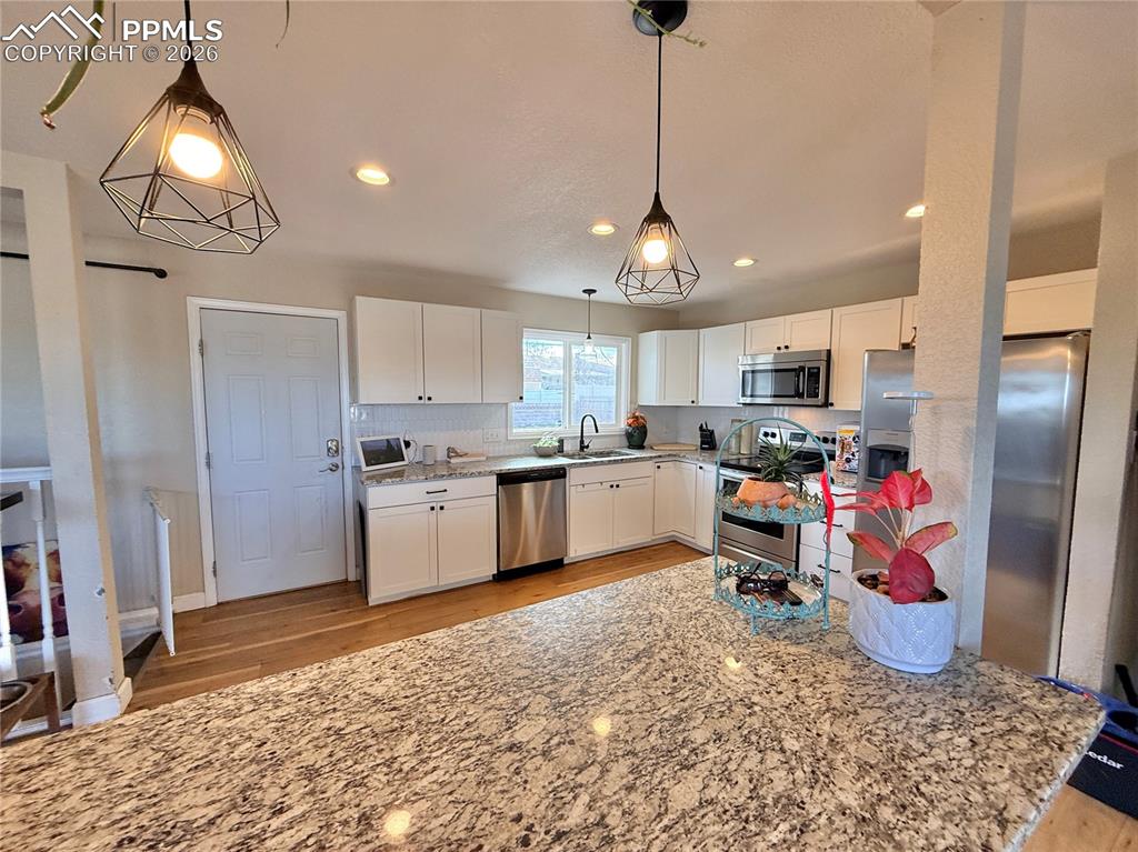 Image 7 of 35: Kitchen