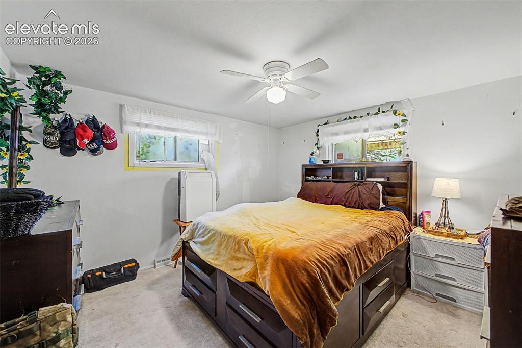 Image 12 of 30: Bedroom