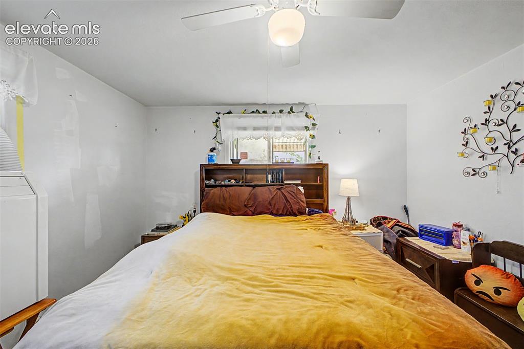 Image 13 of 30: Bedroom