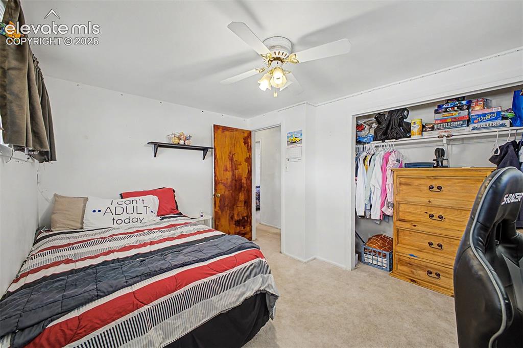 Image 17 of 30: Bedroom