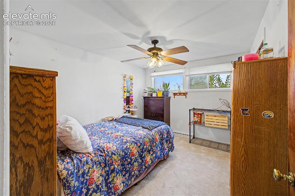 Image 18 of 30: Bedroom