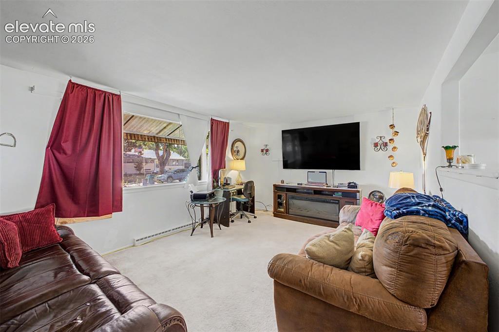 Image 5 of 30: Living Room