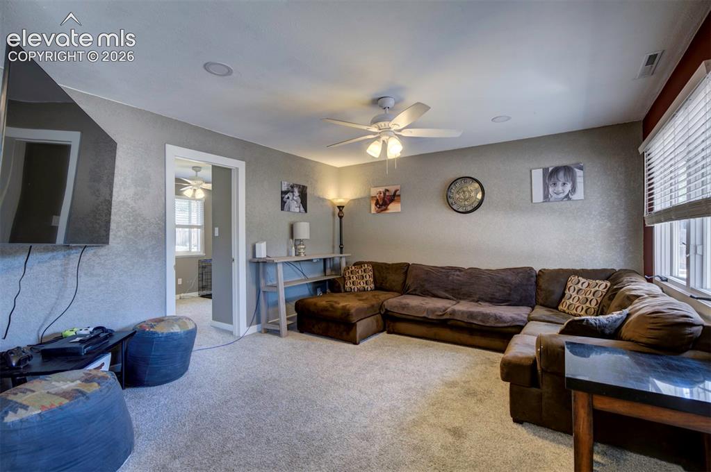 Image 4 of 18: Living Room
