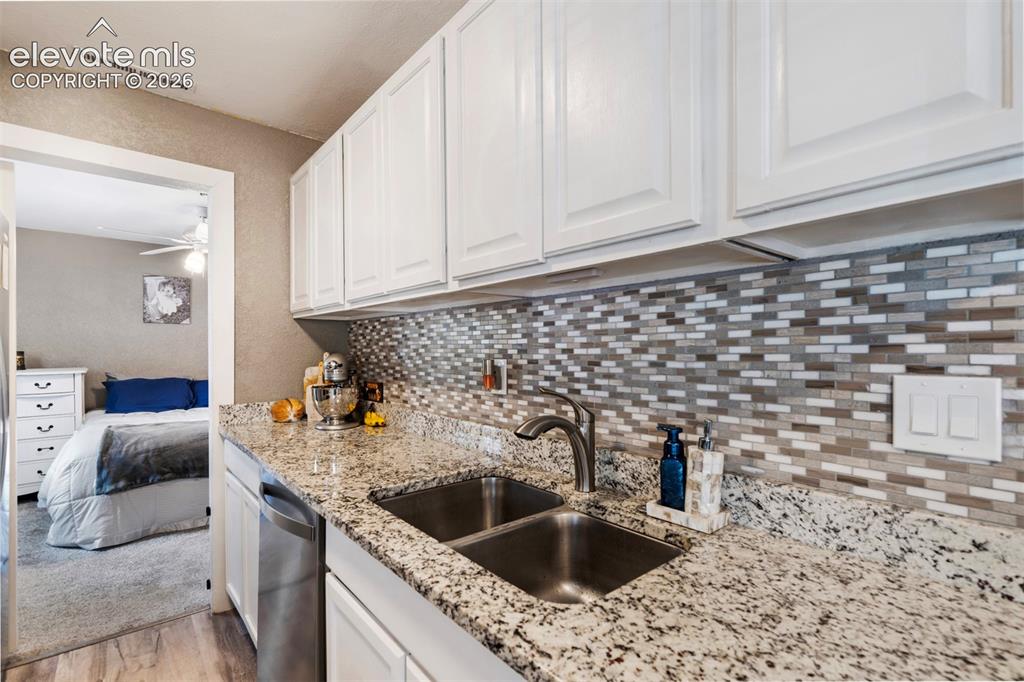 Image 6 of 18: Kitchen