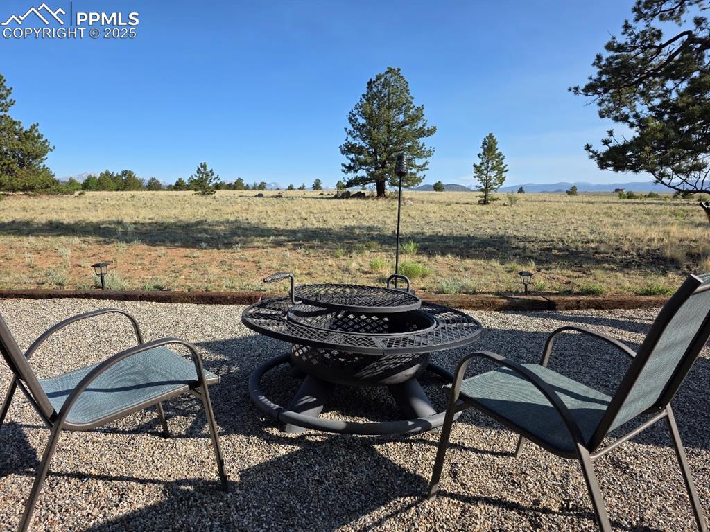 Image 10 of 44: Yard