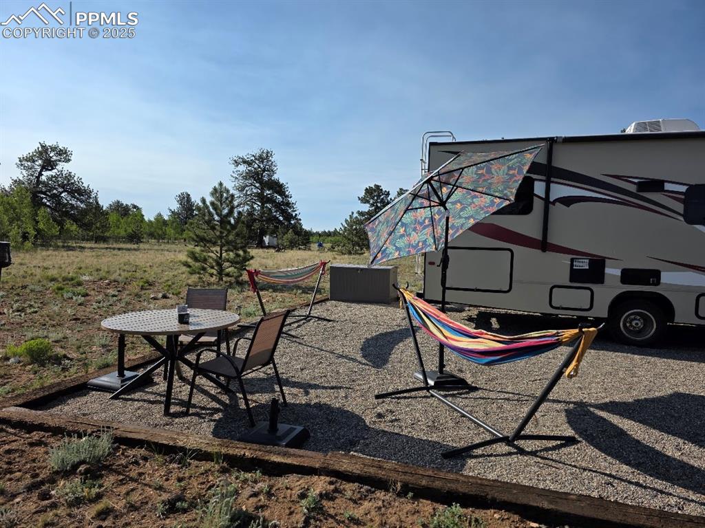 Image 25 of 44: Yard