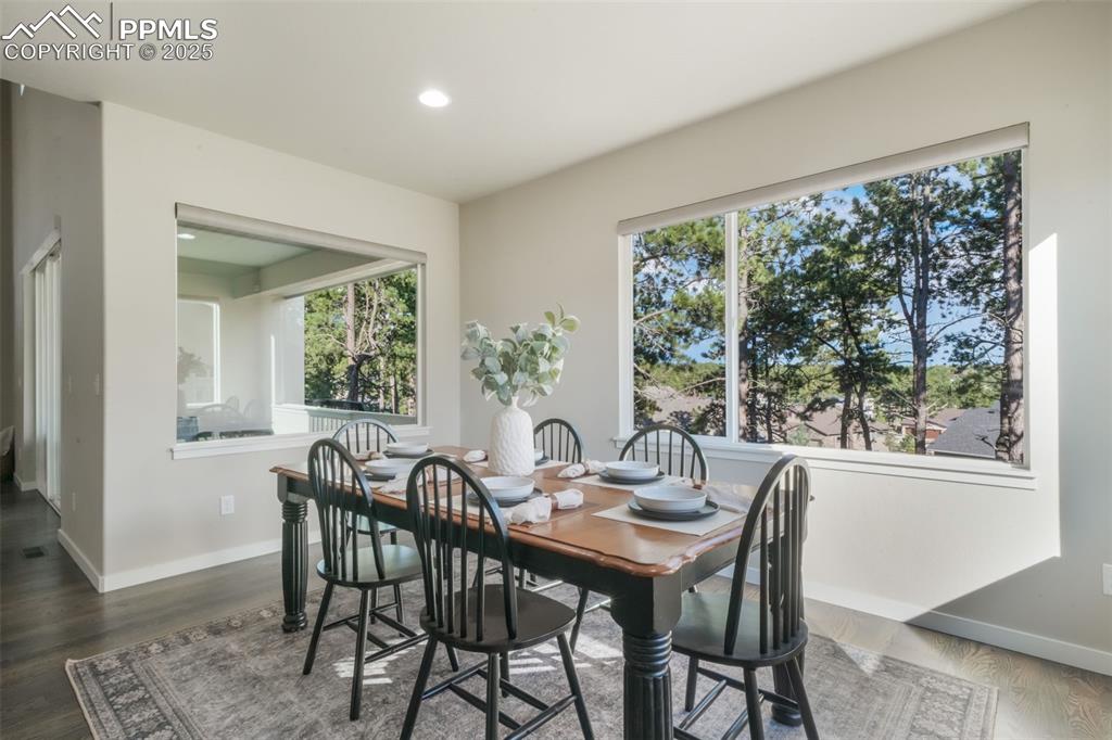 Image 12 of 50: Dining Area