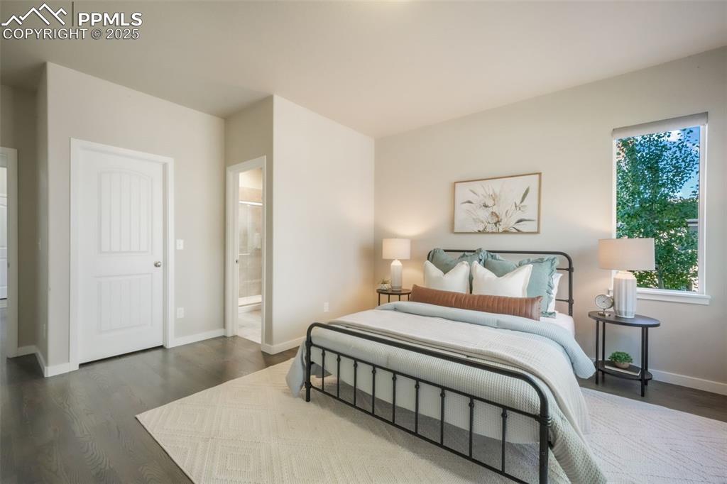 Image 16 of 50: Main Level Junior Suite