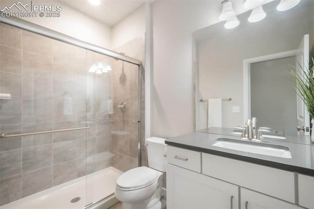 Image 18 of 50: Main Level Junior Suite