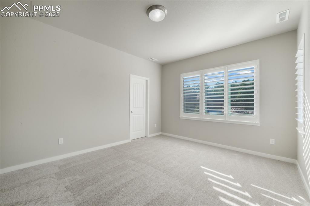 Image 25 of 50: Bedroom