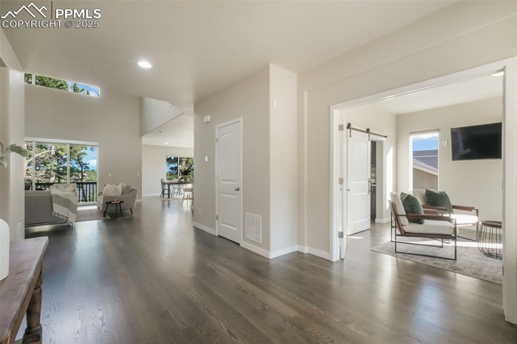 Image 6 of 50: Entry