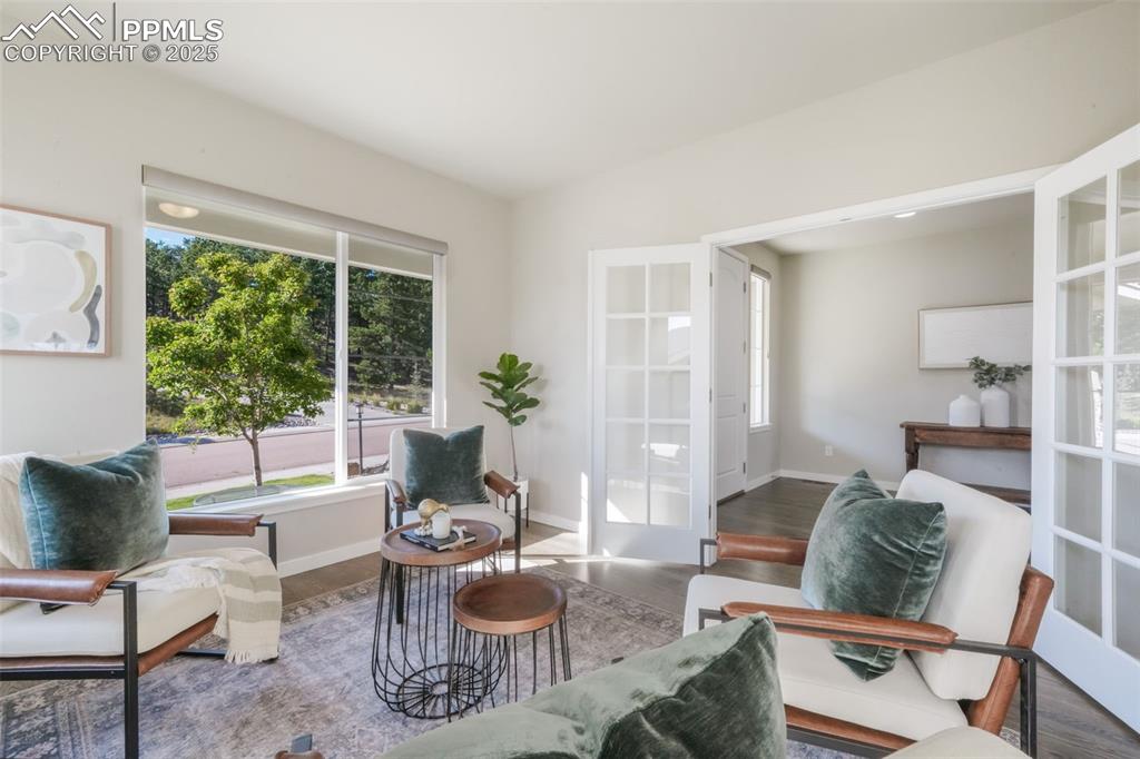 Image 8 of 50: Office