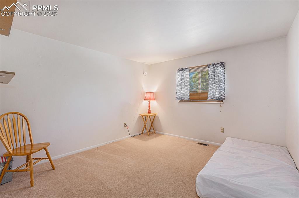 Image 12 of 24: Bedroom