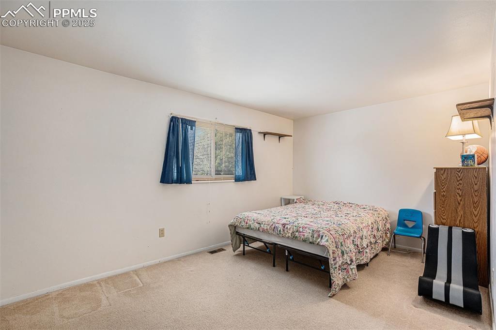 Image 13 of 24: Bedroom