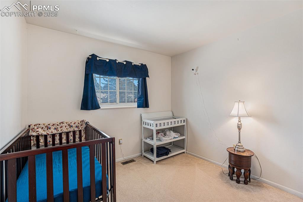 Image 14 of 24: Bedroom