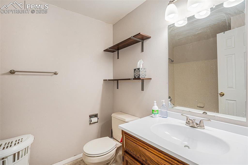 Image 15 of 24: Bathroom