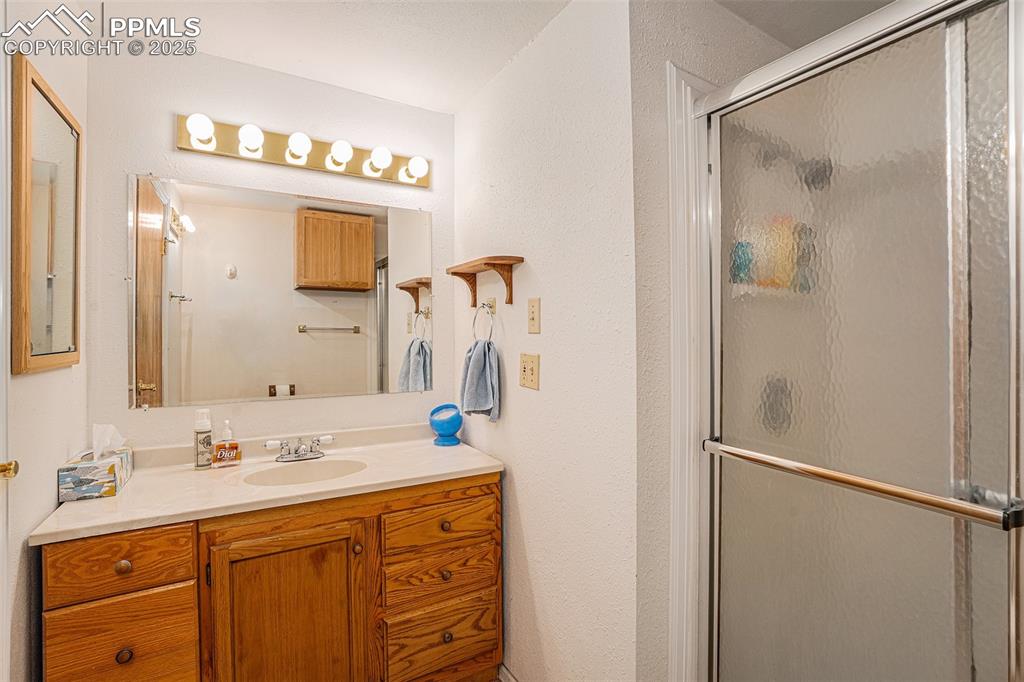 Image 17 of 24: Bathroom