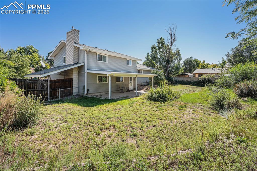 Image 21 of 24: Back of Structure