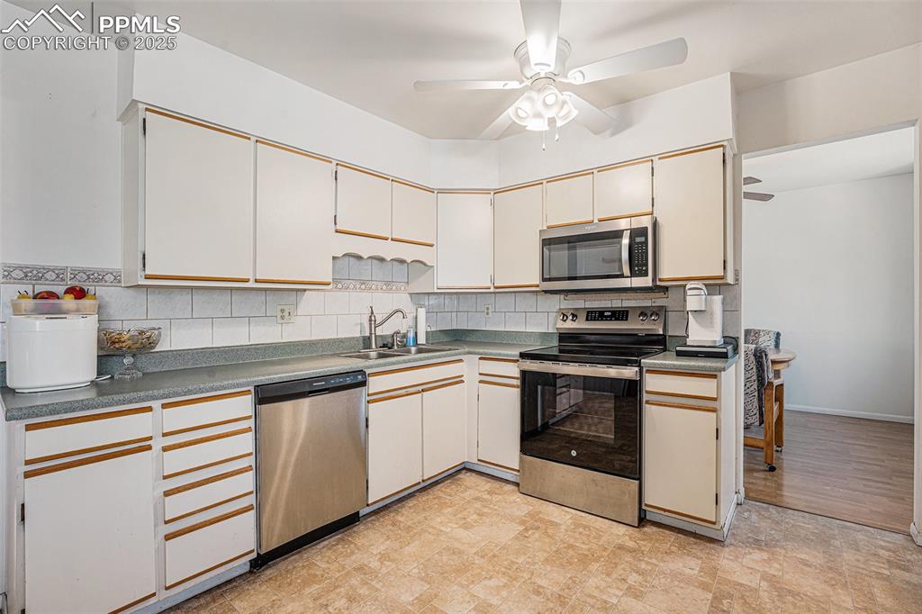 Image 5 of 24: Kitchen