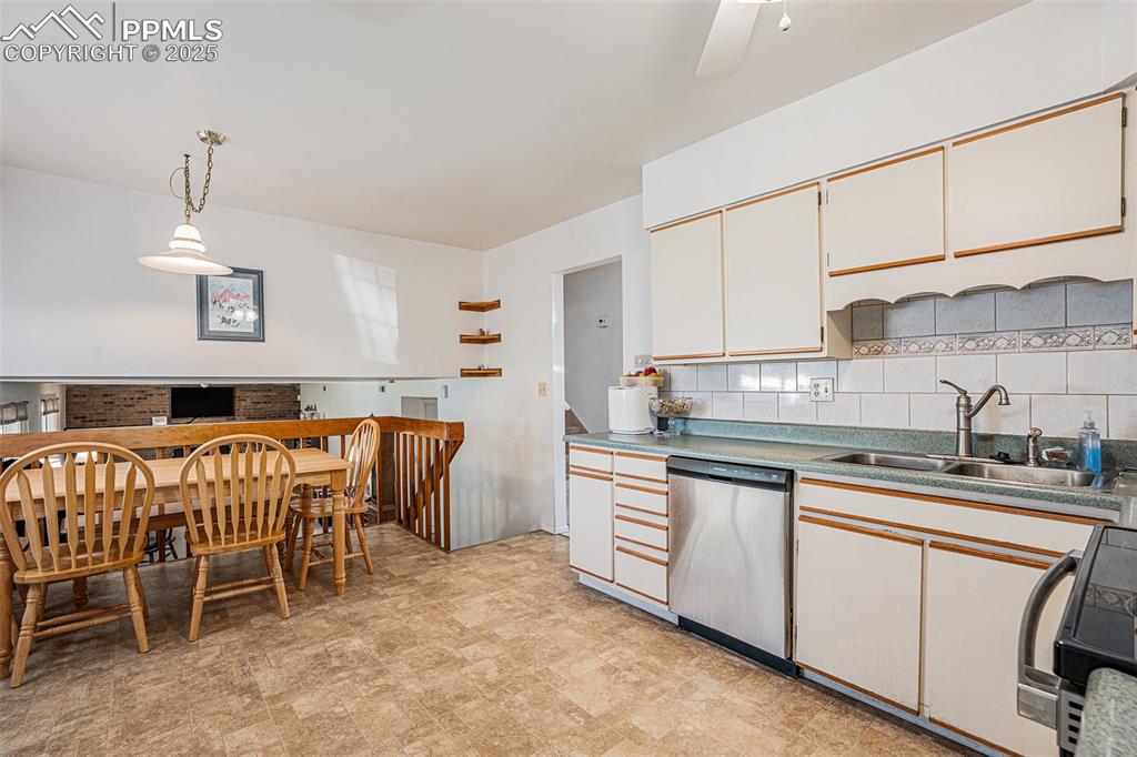 Image 6 of 24: Kitchen