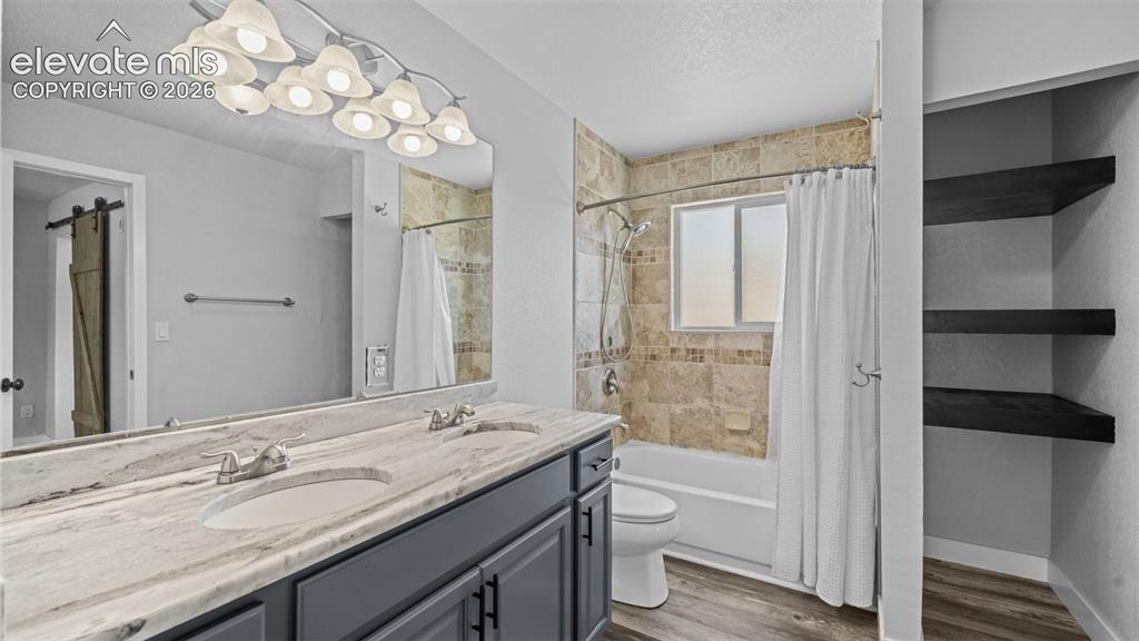 Image 11 of 35: Bathroom